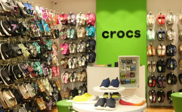 crocs in forum mall