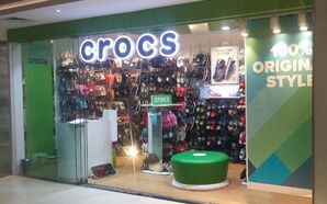 crocs in forum mall