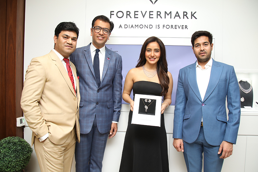 L-R-Mr. Amit Bandi, CEO, DP Abhushan Ltd, Sachin Jain, President, Forevermark India, Actress Neha Sharma, and Vikas Kataria, Managing Director, DP Abhushan Ltd