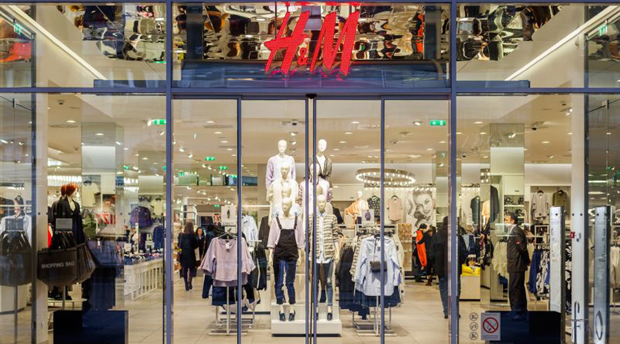 Following H&M's 2015 decision to remove their open door policy, the business estimates to save 77,522 kWh of energy per store per year. This adds up to as much as $1 million in avoidable annual costs across the 125+ H&M locations with exterior doors.