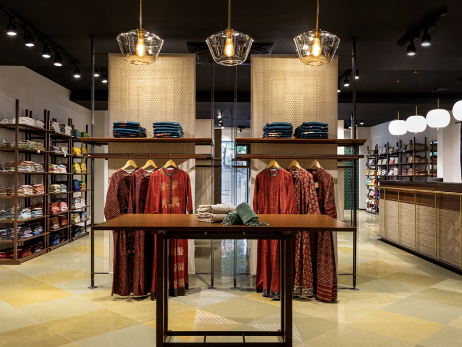 Bagh’s overall lighting ambience mimics a silent space where one can focus on intricacy of the craft & apparel prints. The lighting design objective was two-fold, where the first intent was to elevate the mood of customers while letting them discover the store and browse in leisure. Source: FRDC
