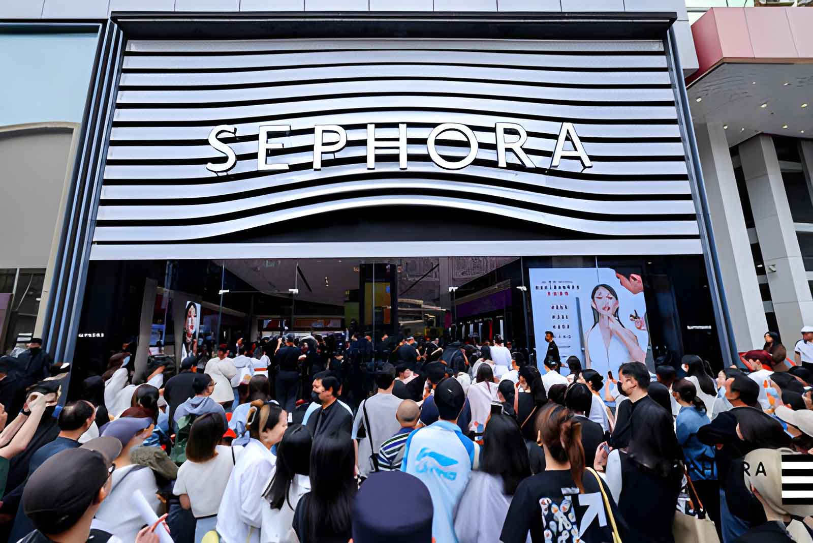 Crowd in front of Sephora store
