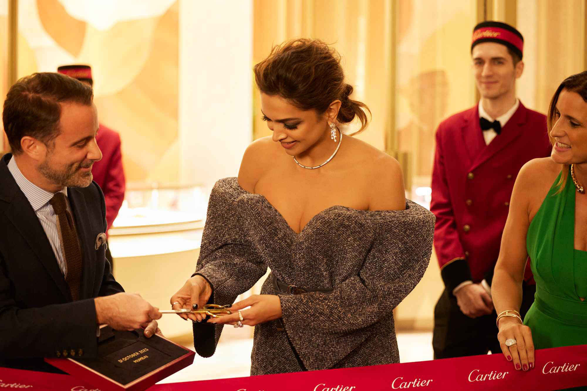 CARTIER-MUMBAI-BOUTIQUE---DEEPIKA-PADUKONE