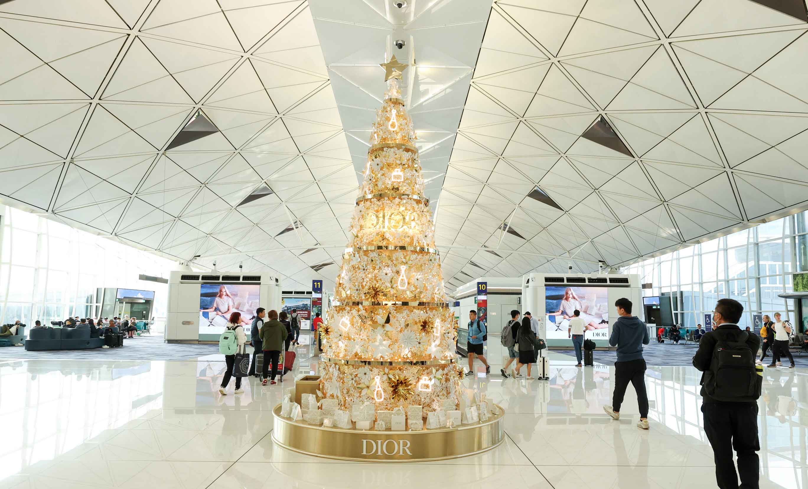 Dior at Hong Kong airport - Attractive setup
