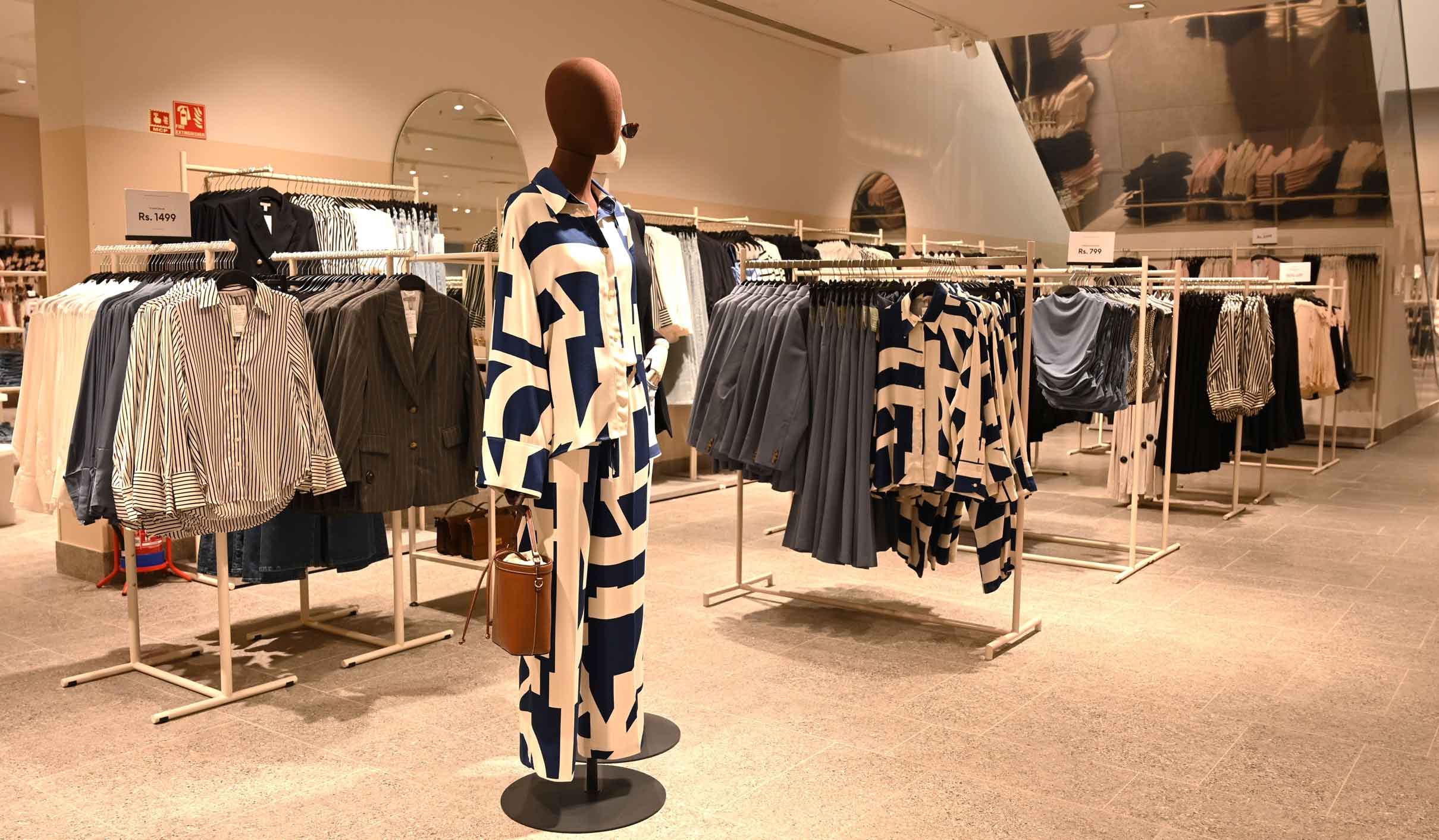 H&M ladies wears, mannequin display at Bnaglore store