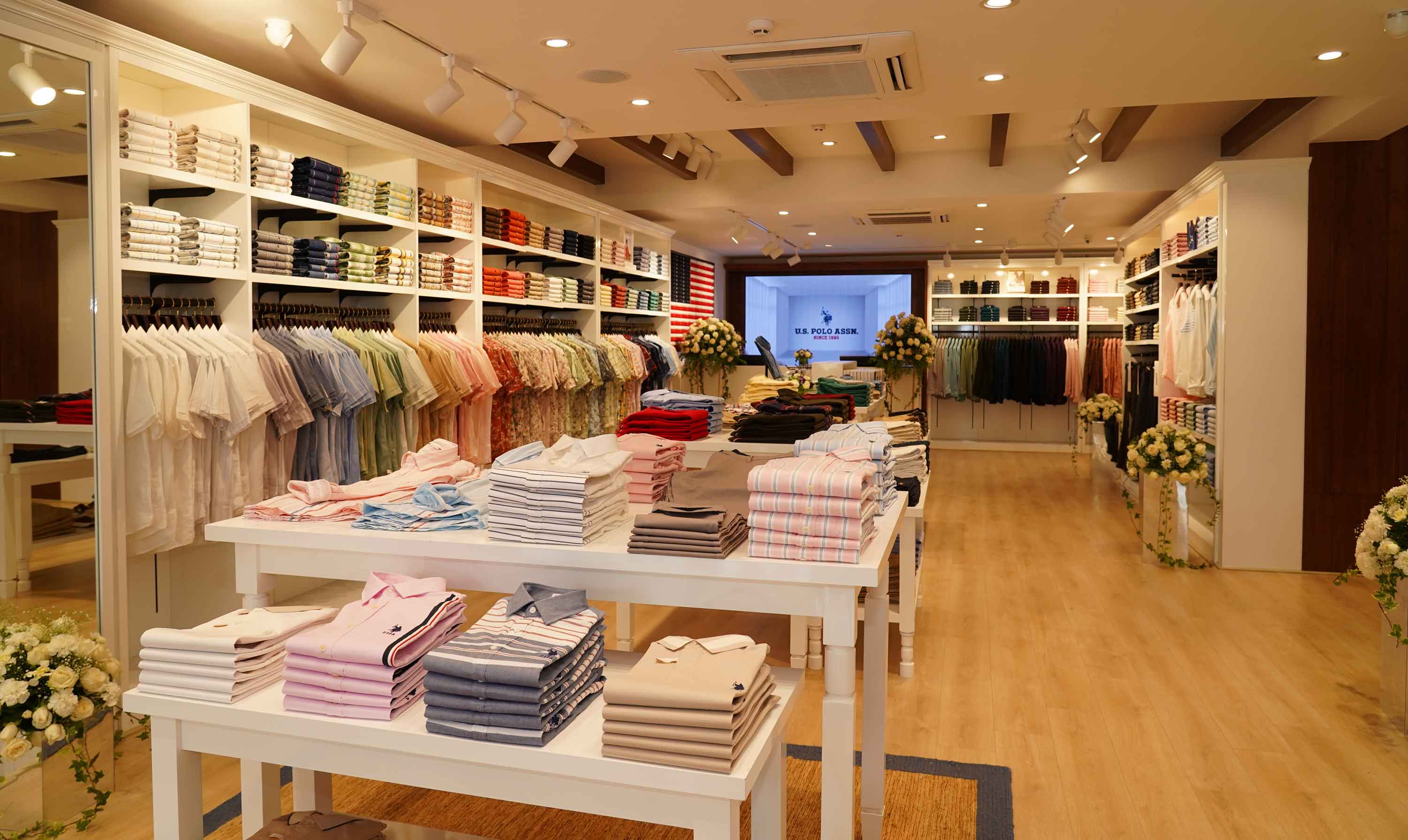Polo store inside look 