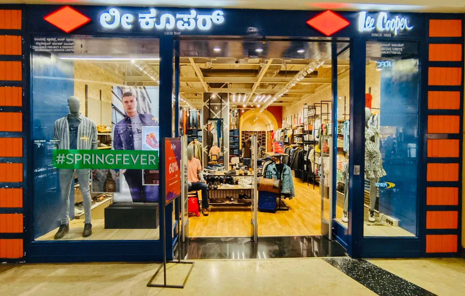  Lee Cooper windows