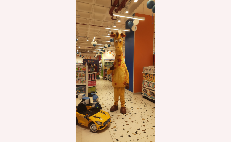 Toys R Us - Giraffe