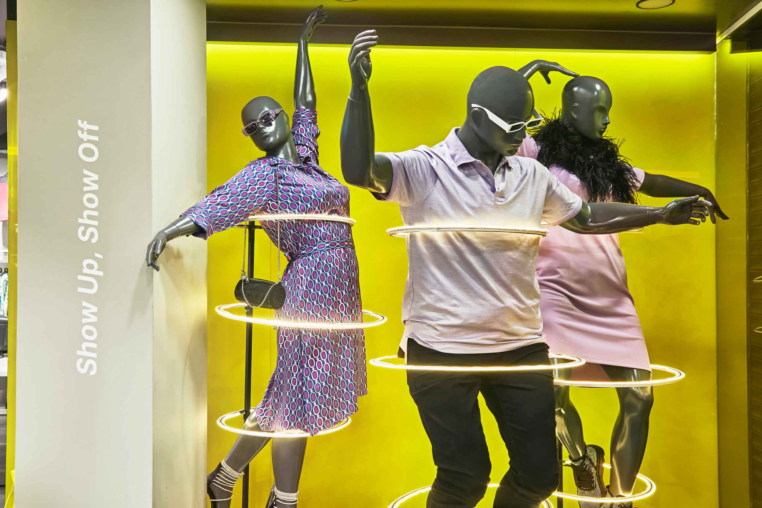 Lively mannequins & customer lounges mark Big Hello’s new stores