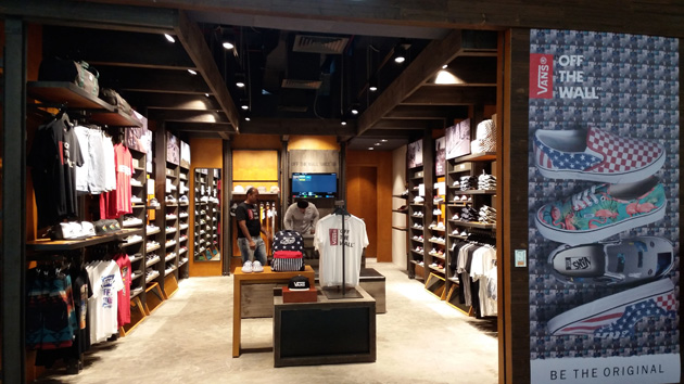 vans store at the outlet mall