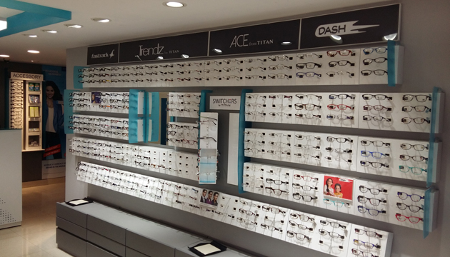 Интерьер магазина оптики Titan Eyeplus: новый облик бренда в каждой детали