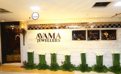 “Avama Jewellers” unveil first showroom at Vardaan Market, Kolkata