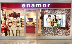 Enamor’s window romances with red & black