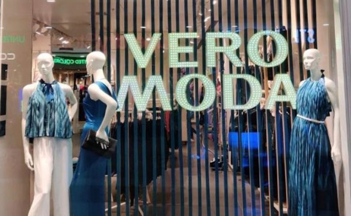 Skru ned himmelsk Lam Premium collection, stylish decor make Vero Moda's new window a head turner