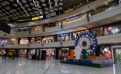 Pacific Mall creates ‘Pledge to Vaccinate’ I-Day Decor