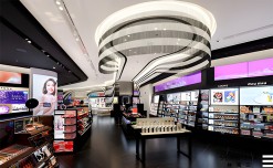 Sephora's first ‘Store of the Future’ in Shanghai is all about  experiential retail & community building