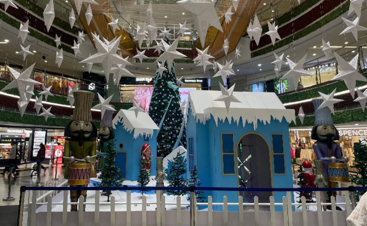 Xmas spirit brings out visual feast in B’lore malls