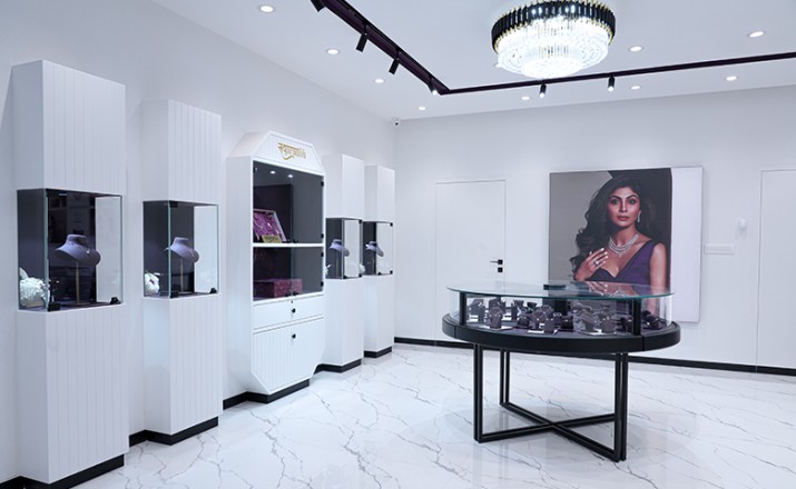 Limelight Diamonds opens first Gandhidham store
