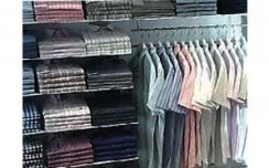 Margins under pressure, apparel retailers shorten discount season