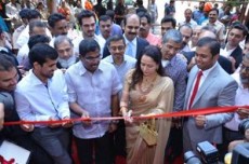 Malabar Gold & Diamonds unveil their first store in Mumbai