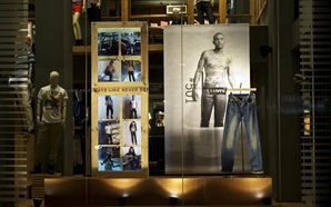 Levi's : Reduce, Re-Use & Re-Invent 
