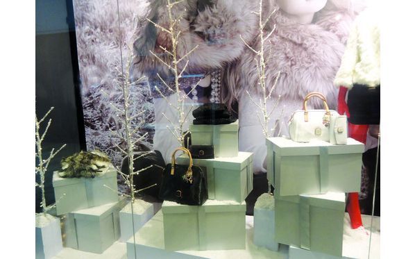 Guess - White Forest Holiday 