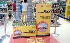 LEGO woos kids with Twin Tower in-store installation 