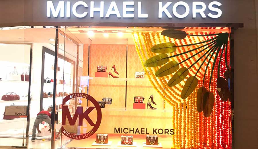 Påstået Centralisere smuk Michael Kors celebrates Diwali with beautiful window displays