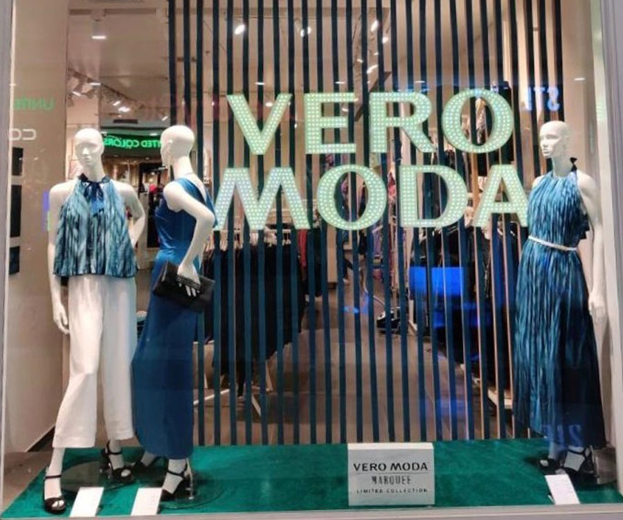 Ja Guvernør gennemskueligt Premium collection, stylish decor make Vero Moda's new window a head turner