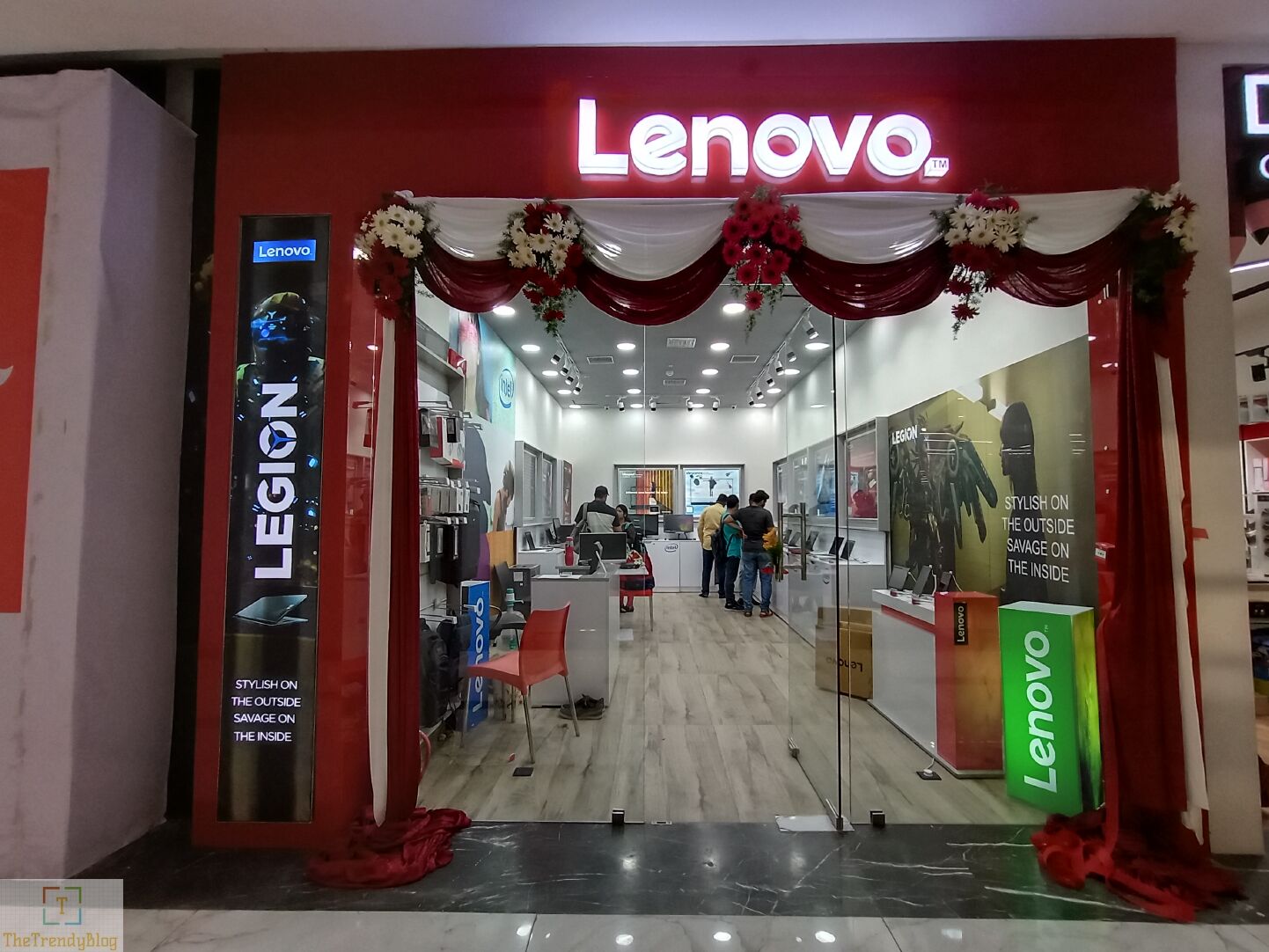 Lenovo to open 100 new exclusive stores